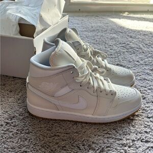 Nike Air Jordan 1 Mid Sneakers